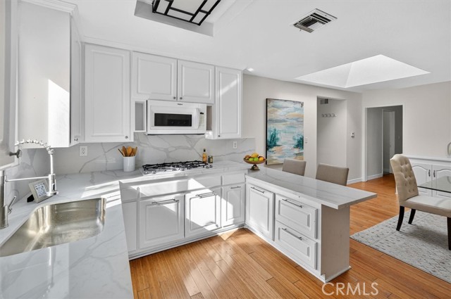 Detail Gallery Image 12 of 41 For 8846 Laramie Ave, Winnetka,  CA 91306 - 4 Beds | 3 Baths