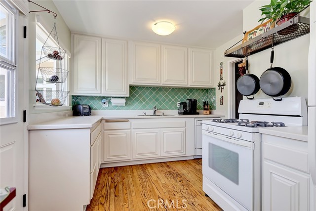 2210 Earle Court, Redondo Beach, California 90278, 3 Bedrooms Bedrooms, ,2 BathroomsBathrooms,Residential,Sold,Earle,SB22146136