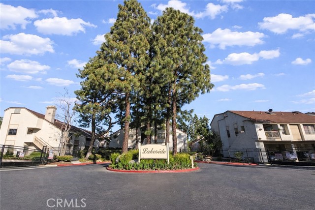 Image 35 of 39 For 10520 Lakeside  L