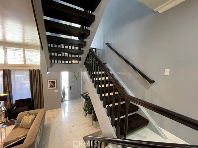 Detail Gallery Image 20 of 37 For 5305 White Oak Ave #F,  Encino,  CA 91316 - 2 Beds | 3 Baths
