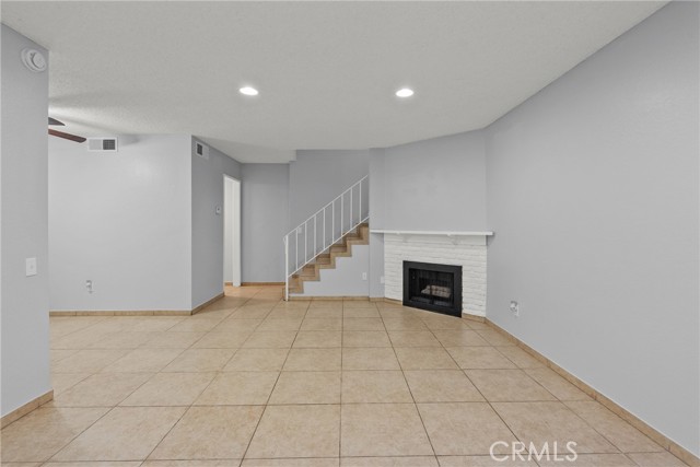 14265 Terra Bella St, Panorama City CA: https://media.crmls.org/medias/9f5a6f41-2afd-40dc-937d-bf8836b79803.jpg
