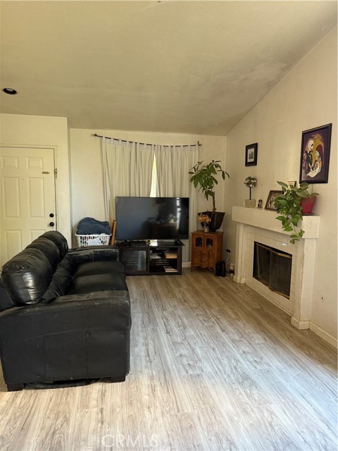 Detail Gallery Image 4 of 7 For 3160 Crowne Dr, Palmdale,  CA 92551 - 4 Beds | 2 Baths