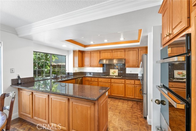 50 Emerald, Irvine CA: https://media.crmls.org/medias/9f5aa970-0a45-43b3-bcd2-4cf246ee13e2.jpg