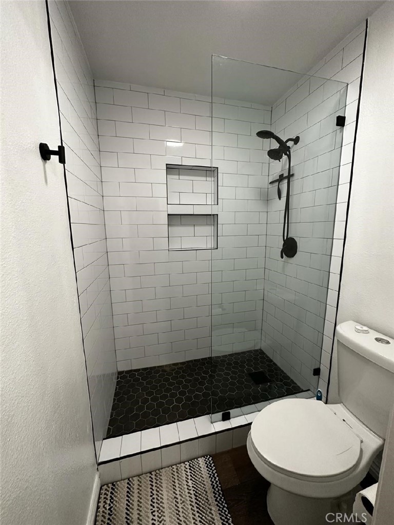 https://media.crmls.org/medias/9f5adcdd-4832-4164-90d5-e80281798870.jpg?preset=X-Large