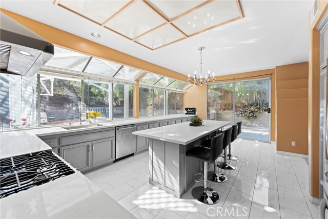 Detail Gallery Image 7 of 39 For 1020 La Salle Cir, Corona,  CA 92879 - 4 Beds | 3 Baths