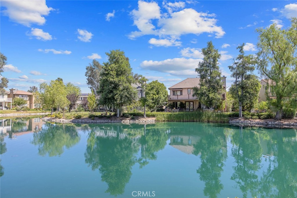 https://media.crmls.org/medias/9f5bf29a-f1e1-472e-8dc3-dde740731a52.jpg?preset=X-Large