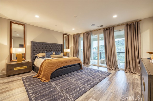 Detail Gallery Image 24 of 67 For 25035 Hidden Willow, Canyon Country,  CA 91387 - 5 Beds | 4 Baths