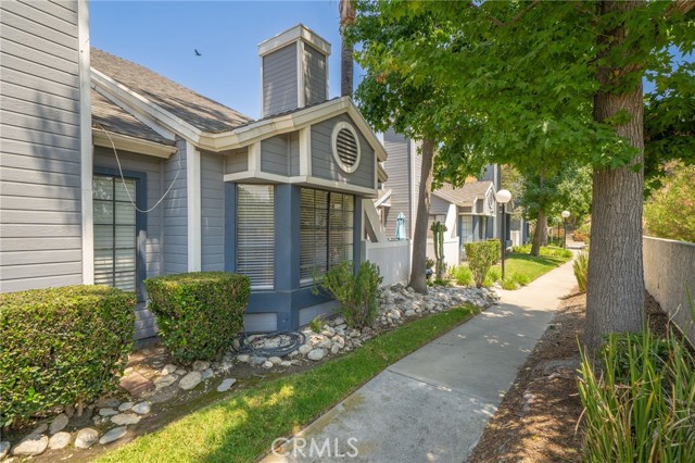 270 Fern Court, Azusa CA: https://media.crmls.org/medias/9f5d8a86-3747-4412-bcf0-68450c655253.jpg