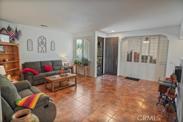 Detail Gallery Image 3 of 26 For 40119 Westin Way, Palmdale,  CA 93551 - 4 Beds | 3 Baths