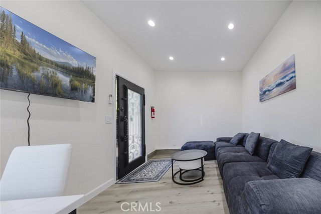 Detail Gallery Image 13 of 23 For 12809 Woodley Ave, Granada Hills,  CA 91344 - 1 Beds | 1 Baths