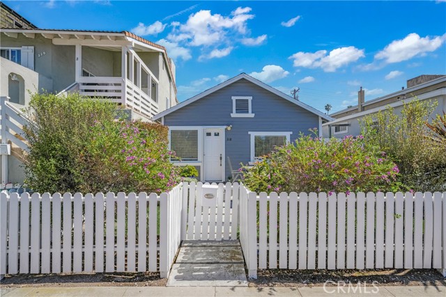 318 8th Street, Huntington Beach CA: https://media.crmls.org/medias/9f5fea5d-a1cf-46fa-a2ff-49729d1c740f.jpg