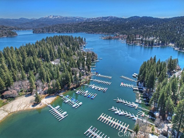 27513 St Bernard Lane, Lake Arrowhead CA: https://media.crmls.org/medias/9f603ee6-61c1-41b0-89b4-3b171f518be1.jpg