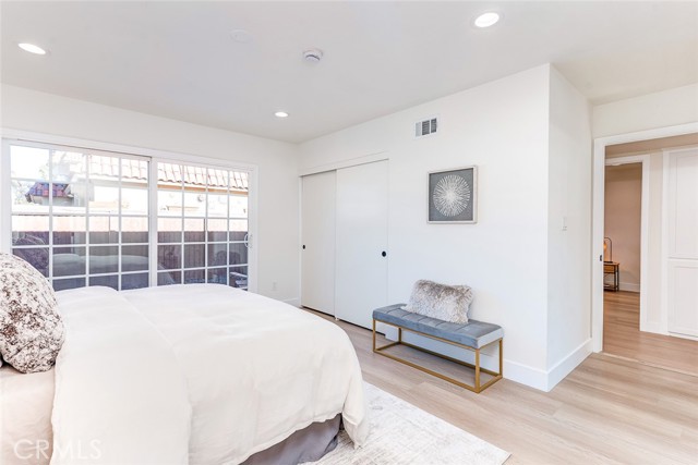 26 Seton, Irvine CA: https://media.crmls.org/medias/9f606f44-6fe2-4ad4-b3d3-3f3d222c207a.jpg