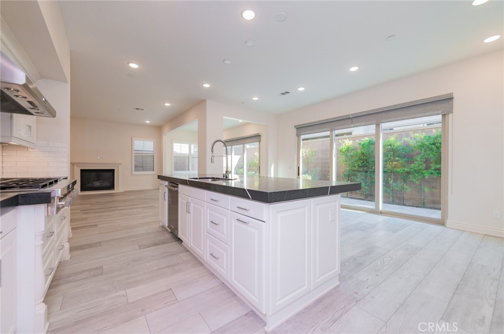 MLS #OC25255909 image #16