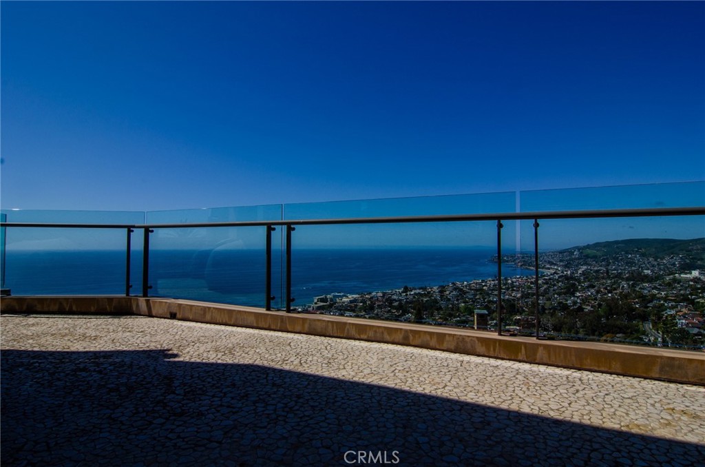 https://media.crmls.org/medias/9f634933-256c-4a82-8df9-60fe17b0eec7.jpg?preset=X-Large