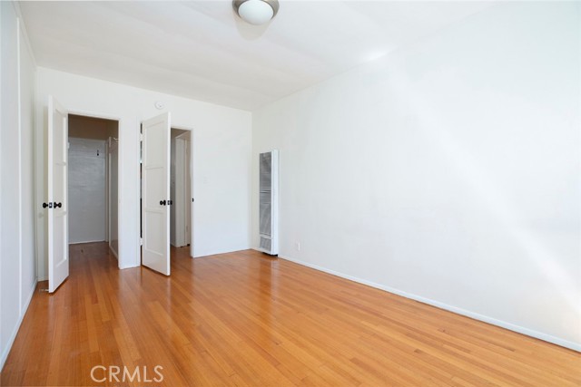 4135 Warner Boulevard, Burbank CA: https://media.crmls.org/medias/9f6349c8-78b0-43ee-842d-ea1250cbb571.jpg
