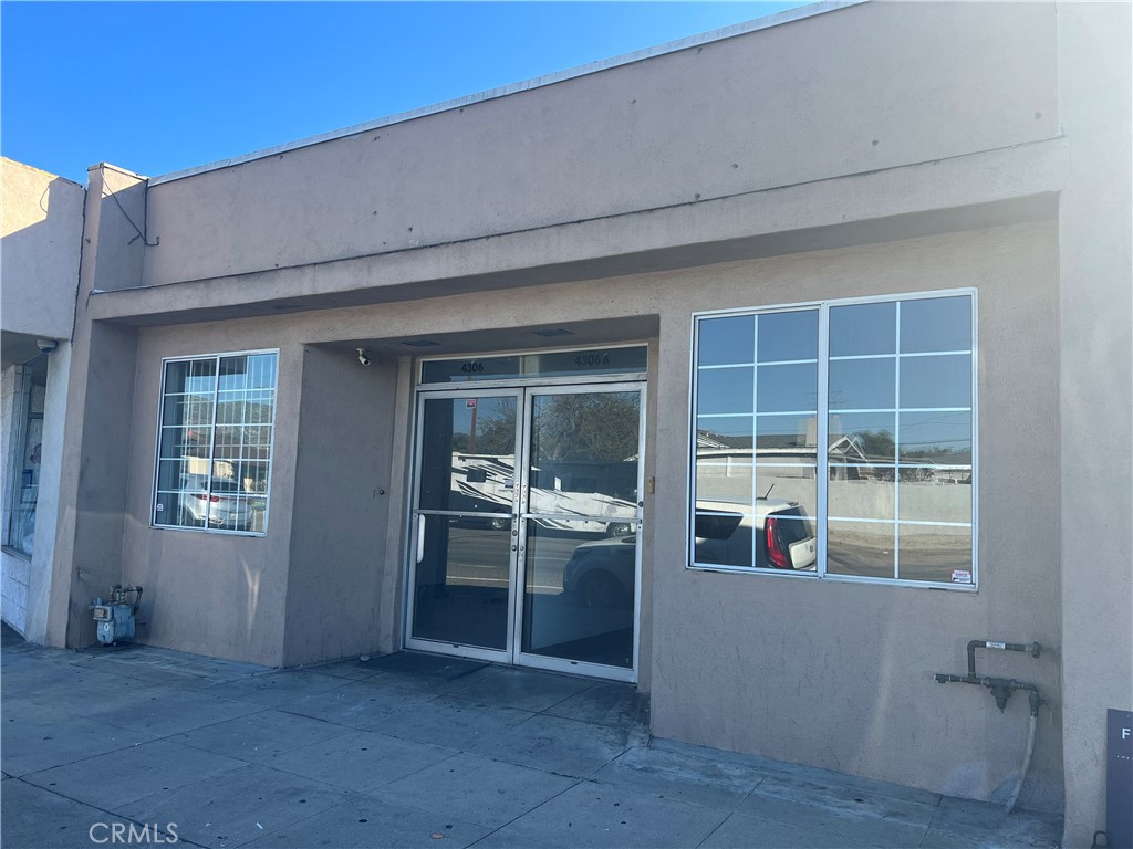 4306 W Victory Boulevard, Burbank, CA 91505