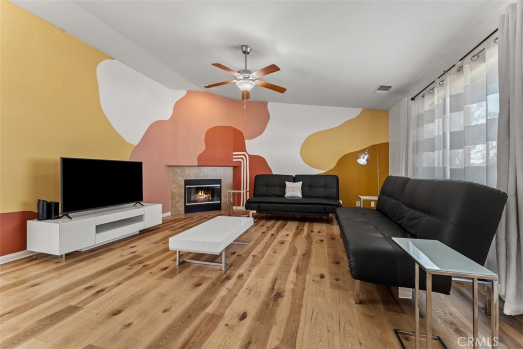 MLS #OC25251302 image #10