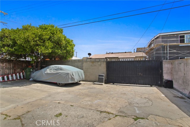 916 W 53rd ST Street, Los Angeles CA: https://media.crmls.org/medias/9f656cd0-94f5-4f77-b3e7-aec70dcdd2ee.jpg