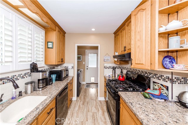 Detail Gallery Image 10 of 29 For 14202 Oval Dr, Whittier,  CA 90604 - 4 Beds | 2/1 Baths