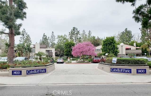Detail Gallery Image 1 of 23 For 1300 Cabrillo Park Dr #D,  Santa Ana,  CA 92701 - 1 Beds | 1 Baths