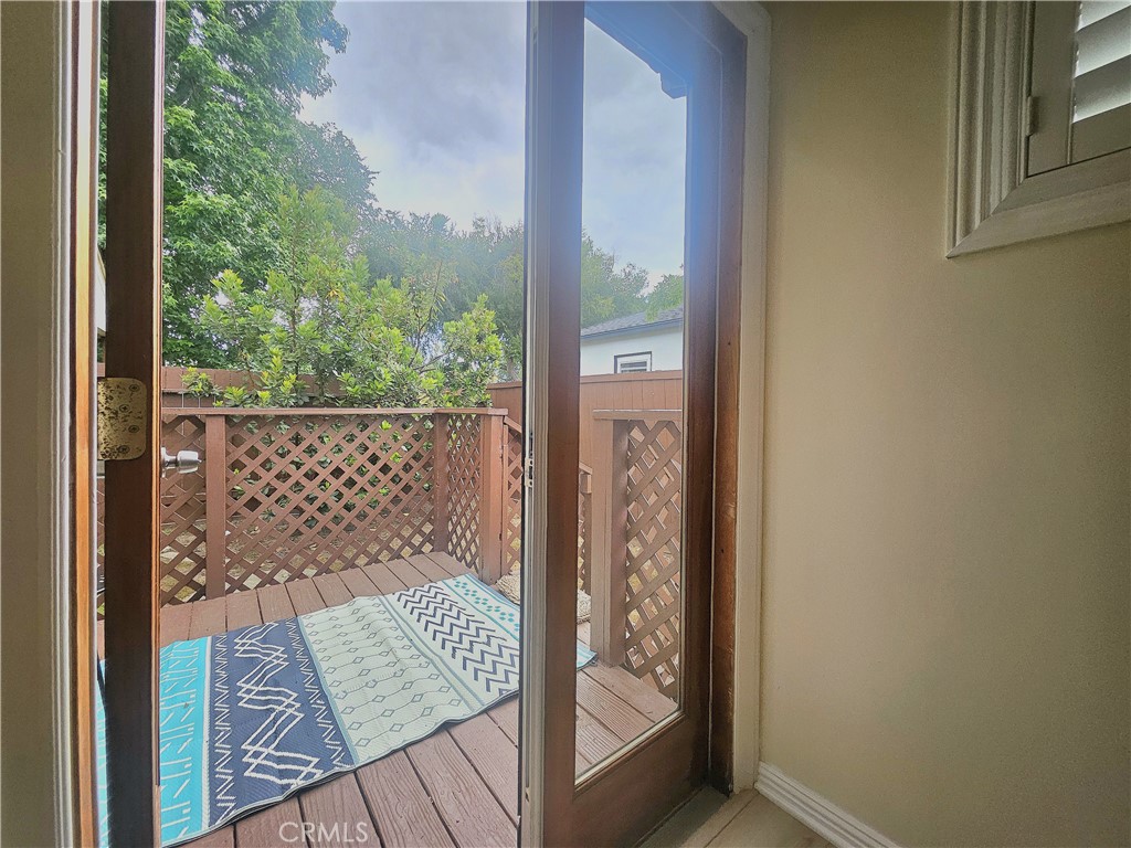 https://media.crmls.org/medias/9f689fa1-d5c3-4bed-aa10-82bfffdcefb4.jpg?preset=X-Large