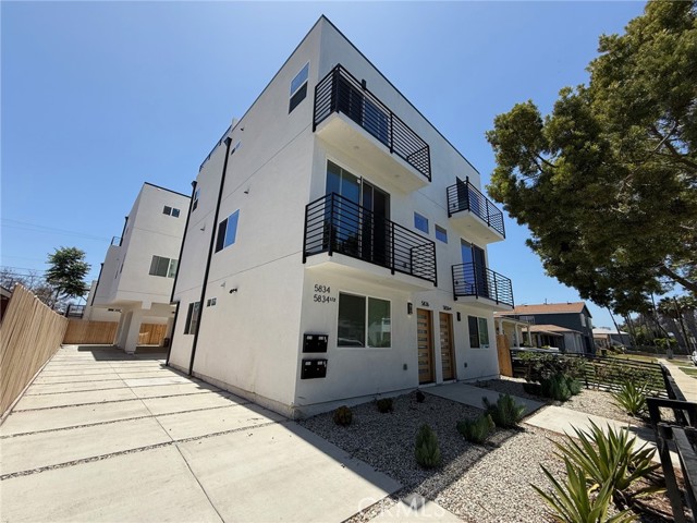 5836 Ernest Avenue, Los Angeles CA: https://media.crmls.org/medias/9f692611-5638-4c2a-a436-c47c651c00c7.jpg