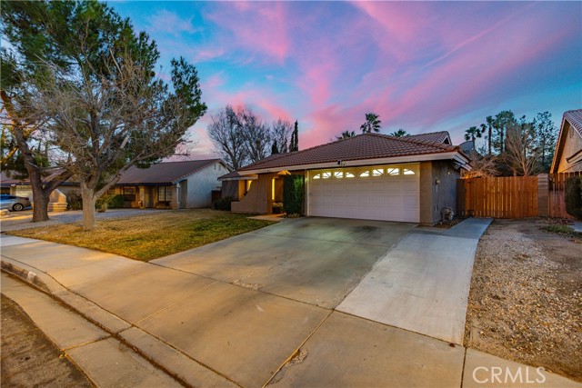 Detail Gallery Image 3 of 46 For 4712 Paseo Hermoso, Palmdale,  CA 93551 - 4 Beds | 3 Baths