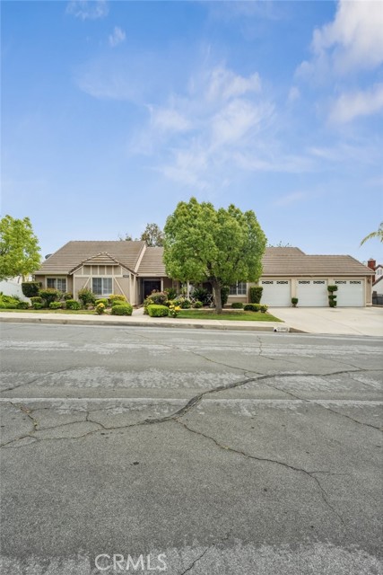 24805 Morning Mist Drive, Moreno Valley CA: https://media.crmls.org/medias/9f69e34d-4c5d-4d9c-93a7-245b397b6b3a.jpg