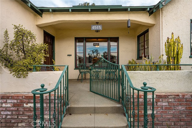 Detail Gallery Image 13 of 36 For 4545 Sunnyside Dr, Riverside,  CA 92506 - 2 Beds | 2 Baths