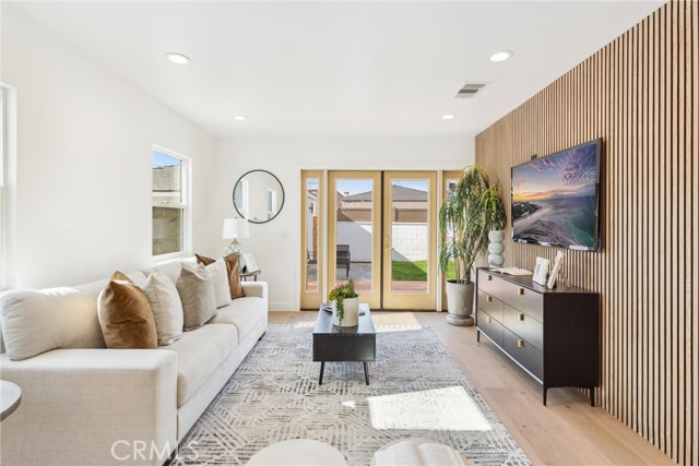 3945 S Norton Avenue, Los Angeles CA: https://media.crmls.org/medias/9f6ae8fc-b877-4c2b-abd4-3cc631693561.jpg