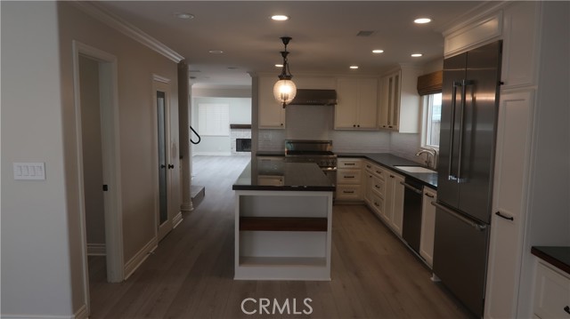 Detail Gallery Image 7 of 50 For 322 12th St, Huntington Beach,  CA 92648 - 3 Beds | 2/1 Baths