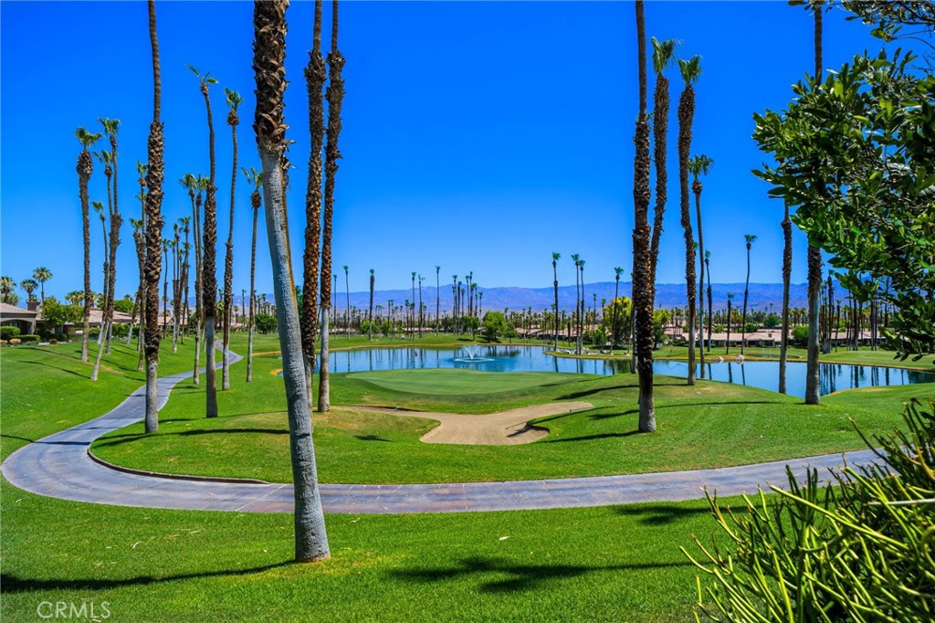 https://media.crmls.org/medias/9f6c2ddd-48dc-4243-9f53-112c8237291f.jpg?preset=X-Large