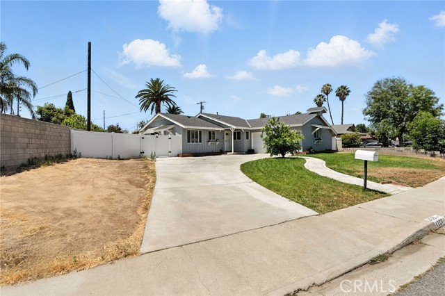 Detail Gallery Image 2 of 27 For 4220 Monticello Ave, Riverside,  CA 92503 - 4 Beds | 2 Baths