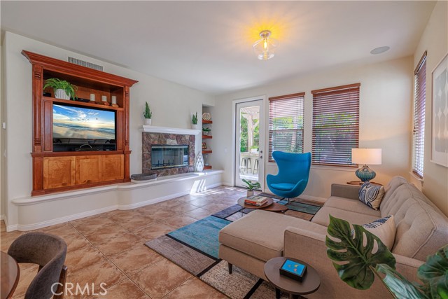 22 Modesto, Irvine CA: https://media.crmls.org/medias/9f6d0647-b56d-4c9f-a28d-f4c7a633d939.jpg