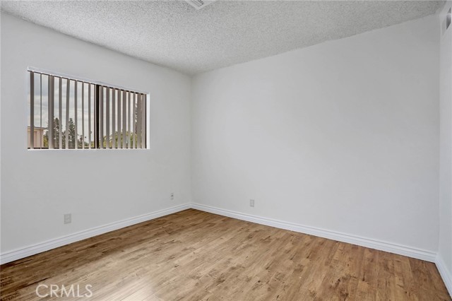 Detail Gallery Image 11 of 23 For 1005 Monterey Rd #5,  Glendale,  CA 91206 - 3 Beds | 3 Baths