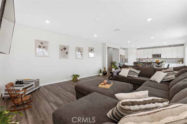 Detail Gallery Image 10 of 63 For 28427 Farm Creek Way, Valley Center,  CA 92082 - 4 Beds | 3 Baths