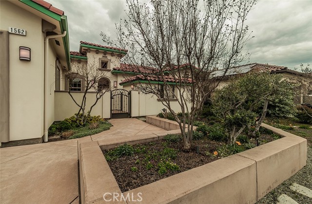 1562 N Empire Lane, Clovis CA: https://media.crmls.org/medias/9f6faead-30f3-411c-9bd2-db44b18cf17b.jpg