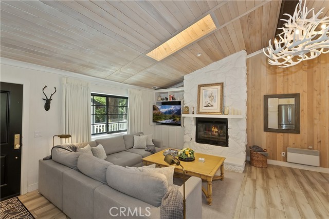 Detail Gallery Image 8 of 50 For 1053 Club View Dr, Big Bear Lake,  CA 92315 - 2 Beds | 2 Baths