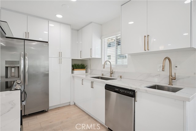 Detail Gallery Image 11 of 35 For 5330 Zelzah Ave #7,  Encino,  CA 91316 - 2 Beds | 2 Baths