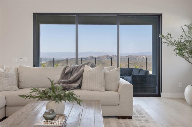 27751 Reel Lane, Stevenson Ranch CA: https://media.crmls.org/medias/9f725005-e584-4587-a4f2-60adff6595a3.jpg