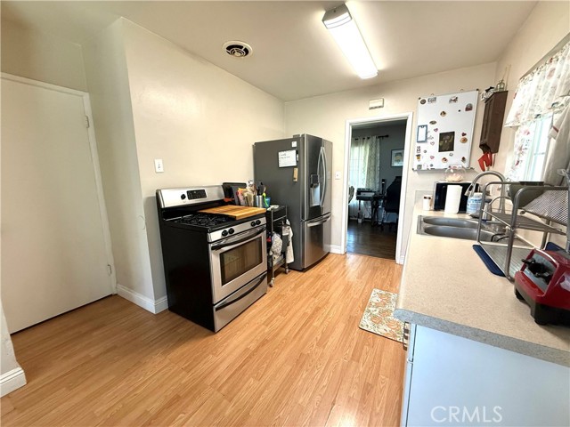 Detail Gallery Image 9 of 14 For 615 Cherokee Dr, Bakersfield,  CA 93309 - 3 Beds | 1 Baths