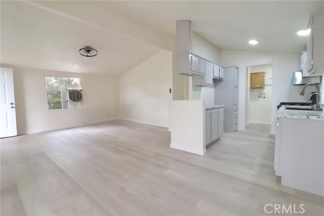 Detail Gallery Image 3 of 18 For 250 N Linden Ave #9,  Rialto,  CA 92376 - 2 Beds | 2 Baths