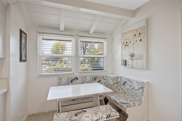 Detail Gallery Image 13 of 28 For 23818 Oxnard St, Woodland Hills,  CA 91367 - 3 Beds | 3 Baths