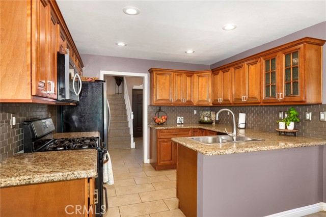 Detail Gallery Image 11 of 49 For 6226 Mammoth Ave, Van Nuys,  CA 91401 - 4 Beds | 3/1 Baths
