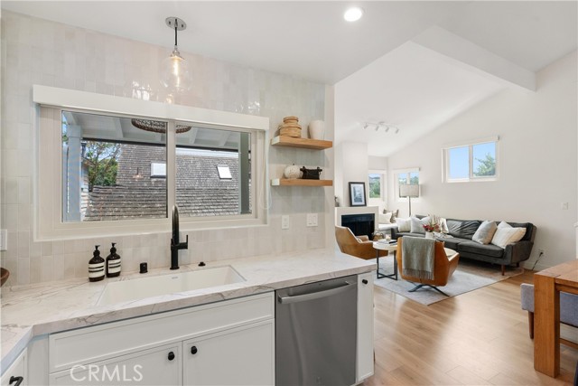 Detail Gallery Image 9 of 26 For 617 1/2 Acacia Ave, Corona Del Mar,  CA 92625 - 2 Beds | 2 Baths
