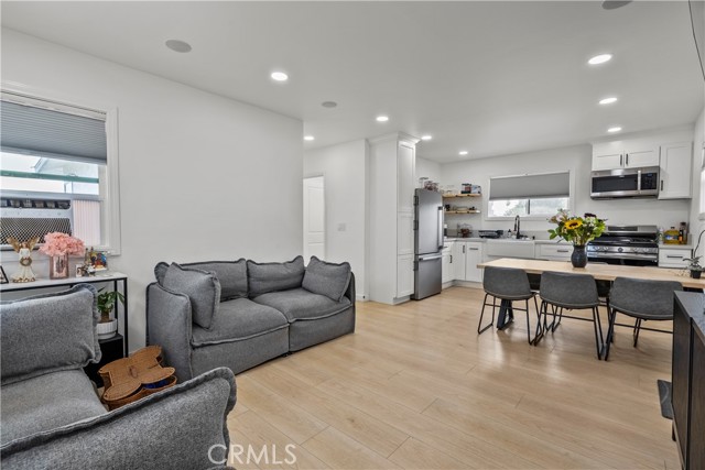 766 Harding Ave, San Fernando CA: https://media.crmls.org/medias/9f73f89d-6d05-4536-8926-db05e8193f08.jpg