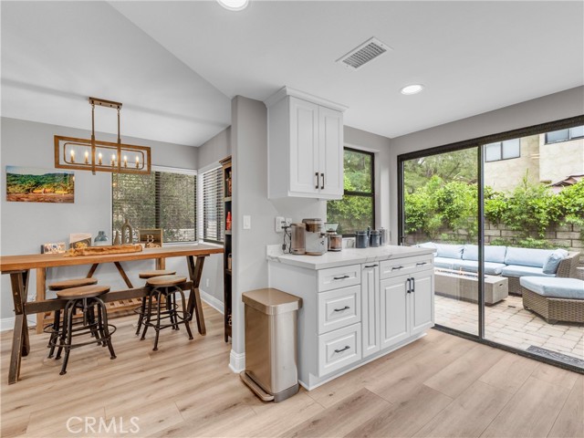 Detail Gallery Image 13 of 54 For 29729 Strawberry Hill Dr, Agoura Hills,  CA 91301 - 3 Beds | 3 Baths