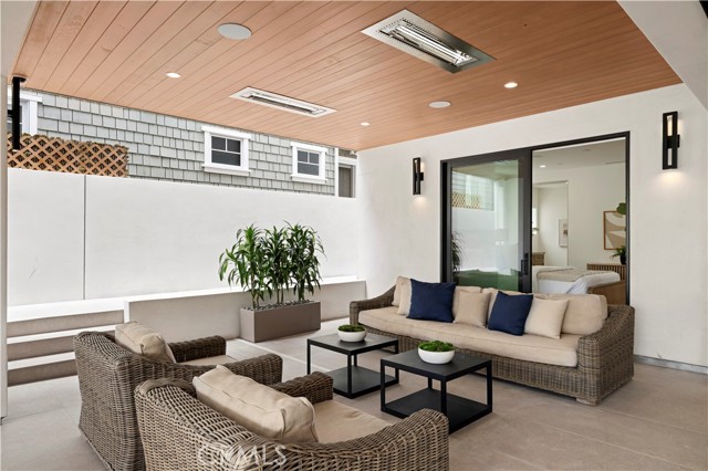516 Larkspur Avenue, Corona del Mar CA: https://media.crmls.org/medias/9f74381f-d8bc-4644-a36f-bf01027dcdb6.jpg