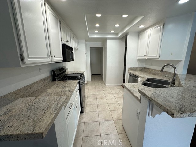 Detail Gallery Image 7 of 34 For 2211 Carob, Tustin,  CA 92782 - 3 Beds | 2/1 Baths